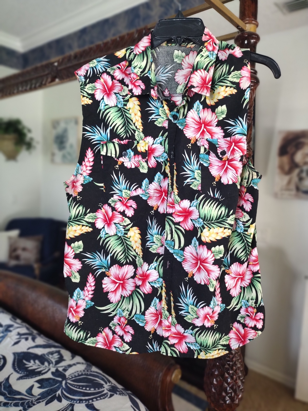 Black Tropical Floral Sleeveless Button-Up Top